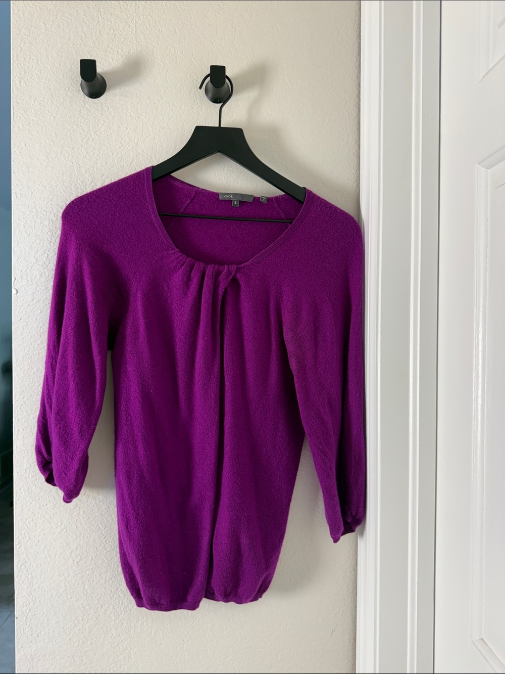 Vince Fuchsia Scoop-Neck Ruched Lightweight ¾ Sleeve Top Blouse